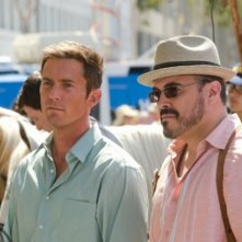 Desmond Harrington insieme a David Zayas in un'immagine dell'episodio A horse of a different color