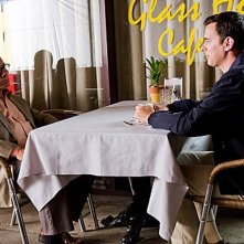 Edward James Olmos e Colin Hanks in una scena dell'episodio A horse of a different color