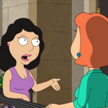 I Griffin: Lois e Bonnie in una scena di Foreign Affairs della stagione 9