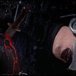 Il fantasma del palcoscenico: William Finley pugnalato in una sequenza del film 