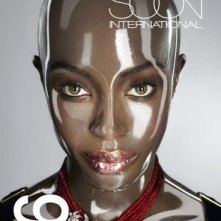 Naomi Campbell in versione 'robotica' sulla cover di Soon International nel 2011