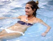 Grande Fratello 12: Caterina Siviero in piscina