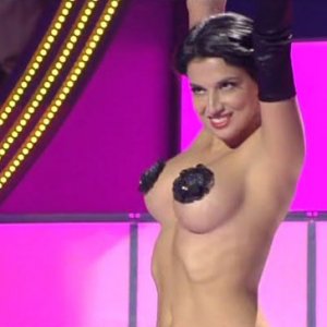 Grande Fratello 12: Claudia Letizia durante una performance burlesque