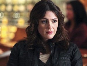 Scott & Bailey: Suranne Jones in una scena del poliziesco inglese