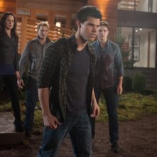 The Twilight Saga: Breaking Dawn - Parte 1, Peter Facinelli, Elizabeth Reaser, Taylor Lautner e Robert Pattinson in una scena del film
