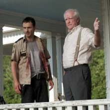 The Walking Dead: Andrew Lincoln e Scott Wilson nell'episodio Sangue del mio sangue