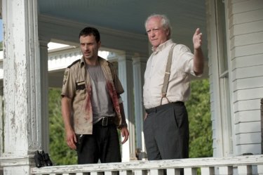 The Walking Dead: Andrew Lincoln e Scott Wilson nell'episodio Sangue del mio sangue