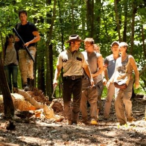 The Walking Dead: da sinistra, Sarah Wayne Callies, Jon Bernthal e Andrew Lincoln nell'episodio Sangue del mio sangue