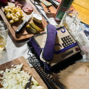 Eine ganz heiße Nummer: il pranzo da preparare e le telefonate alle quali rispondere...