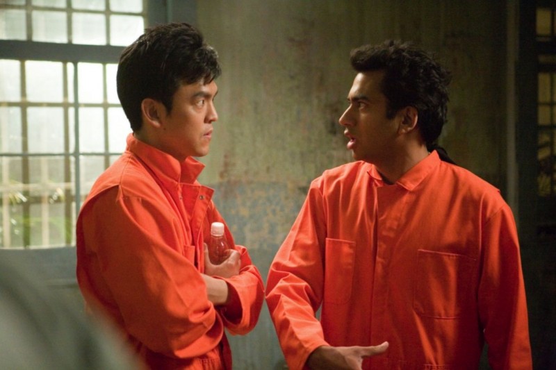 Jon Cho e Kal Penn in una scena di Harold e Kumar 3
