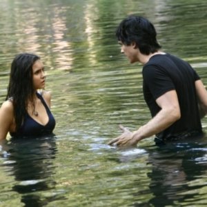 The Vampire Diaries: Nina Dobrev ed Ian Somerhalder nell'episodio The Hybrid