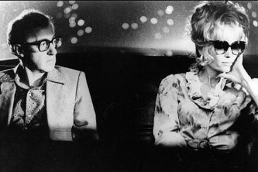 Woody Allen e Mia Farrow in una scena del film Broadway Danny Rose