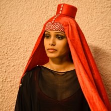Freida Pinto in costume nei panni di Fedra in una scena del film Immortals 3D