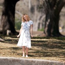 Il mio angolo di paradiso, Kate Hudson sorride nel parco in una scena del film
