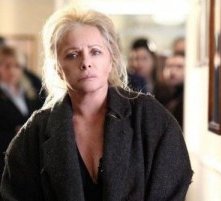 Virna Lisi in una drammatica scena della miniserie della Rai, La donna che ritorna