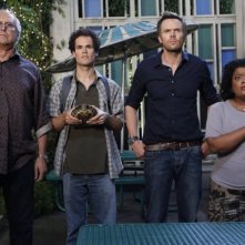 Community: Chevy Chase, David Neher, Joel McHale e Yvette Nicole Brown nell'episodio Competitive Ecology