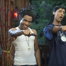 Community: Donald Glover e Danny Pudi nell'episodio Horror Fiction in Seven Spooky Steps
