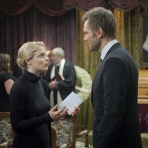 Community: Gillian Jacobs e Joel McHale nell'episodio Advanced Gay