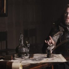 Anonymous: Rhys Ifans nei panni del Conte di Oxford in una scena del film