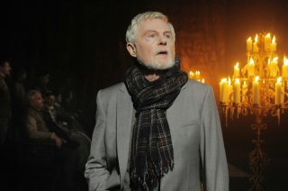 Dereck Jacobi durante il prologo del film Anonymous