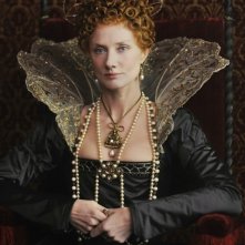 Joely Richardson è la giovane Regina Elisabetta in una foto promozionale del film Anonymous