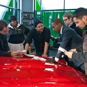 Tower Heist: Colpo ad alto livello, il regista Brett Ratner insieme al cast del suo film sul set del film