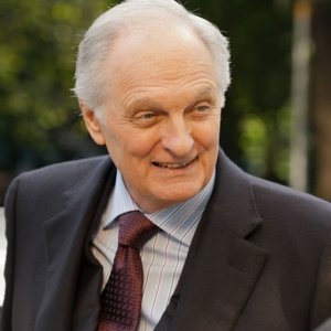 Alan Alda in una scena dell'action Tower Heist: Colpo ad alto livello
