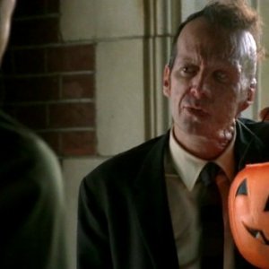 American Horror Story: Denis O'Hare nell'episodio Halloween - part 1 (stagione 1)