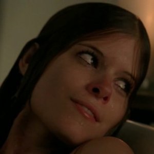 American Horror Story: Kate Mara nell'episodio Halloween - part 2 (stag. 1) mentre fa un bagno