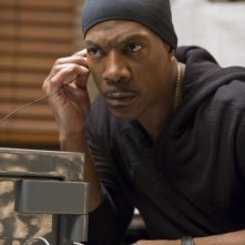 Eddie Murphy è Slide in una scena del film action Tower Heist: Colpo ad alto livello