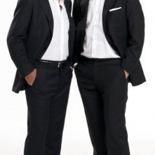 Ficarra e Picone posano in una foto promozionale del film Anche se è amore non si vede