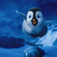 Happy Feet 2 in 3D, il pinguino Erik sott'acqua in una scena del film