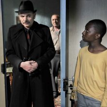 Jean-Pierre Darroussin e Blondin Miguel in una scena di Miracolo a Le Havre insieme a André Wilms