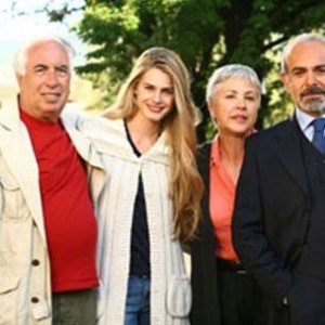 Vanessa Hessler, Ottavia Piccolo, Andrea Tidona e il regista Vittorio Sindoni sul set della miniserie Rai, La ragazza americana