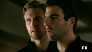 Zachary Quinto in American Horror Story nell'episodio Halloween - part 1 (stagione 1) con Teddy Sears