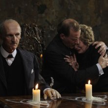 1921 - Il mistero di Rookford, Ian Hanmore insieme a Andrew Havill e Anastasia Hille in una scena del film