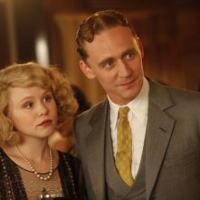 Alison Pill e Tom Hiddleston in una scena di Midnight in Paris