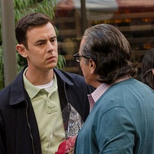 Colin Hanks e Edward James Olmos in una scena dell'episodio Just let go