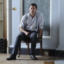 Dominic West nei panni di Robert Mallory in una scena del film 1921 - Il mistero di Rookford