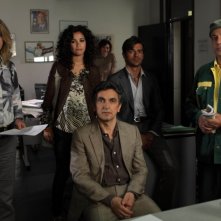 Finocchiaro, Akkari, Salemme, Argentero, Shapi in una foto promozionale di Lezioni di cioccolato 2