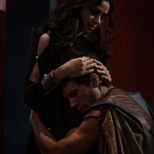 Freida Pinto insieme a Henry Cavill in una scena del film epico Immortals 3D