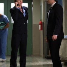 Fringe: Anna Torv e Seth Gabel nell'episodio One Night in October