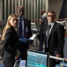 Fringe: Anna Torv, Lance Reddick e Seth Gabel nell'episodio Novation