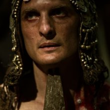 Greg Bryk nei panni di Nicomede in una scena di Immortals 3D