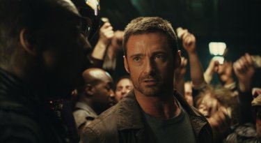 Hugh Jackman nei panni di Charlie Kenton nel film Real Steel