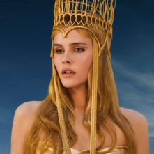 Isabel Lucas elegantissima nei panni di Atena in un'immagine di Immortals 3D