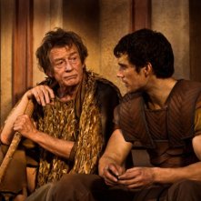 John Hurt e Henry Cavill in una scena del film epico Immortals 3D