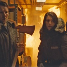 La Cosa: Joel Edgerton e Mary Elizabeth Winstead in una scena del film