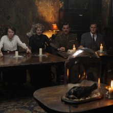 La seduta spiritica in una scena del film 1921 - Il mistero di Rookford