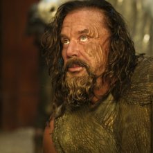 Mickey Rourke è Re Iperione in una scena del film Immortals 3D